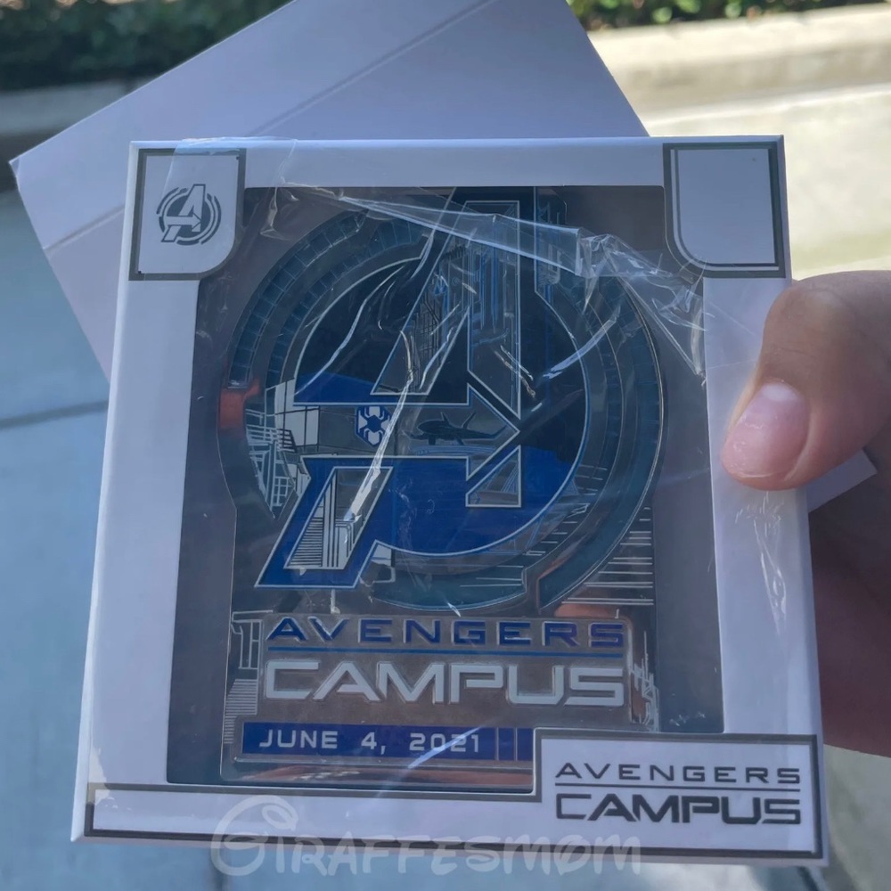DISNEY AVENGERS CAMPUS JUMBO Opening day pin